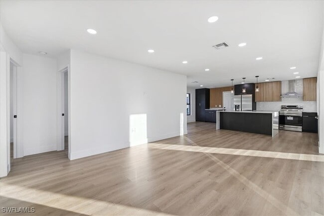 Building Photo - 4419 N Bay Cir