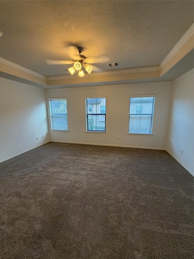 Building Photo - 11602 Royal Oaks Crossing