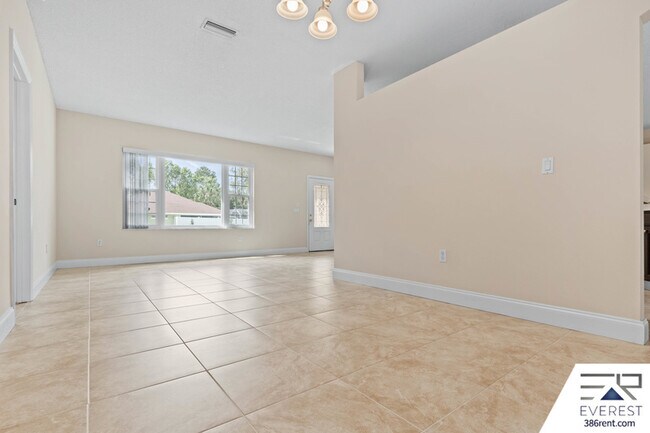 Building Photo - 16 Pinelynn Dr