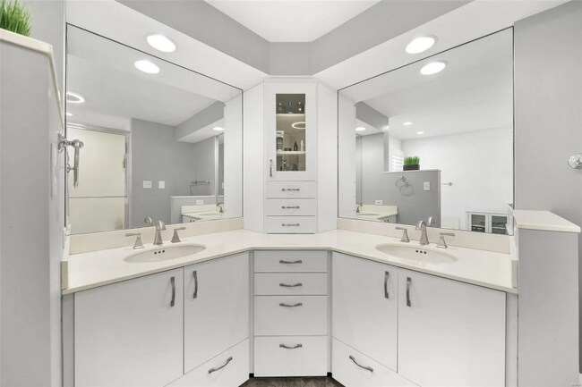 Building Photo - 2026 Dougherty Ferry Rd