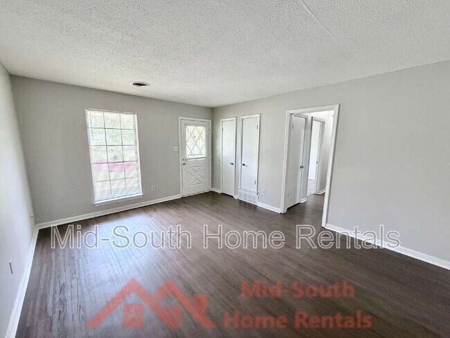 Building Photo - 4147 Hallview Dr