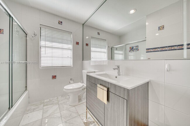 Building Photo - 1442 Coruna Ave