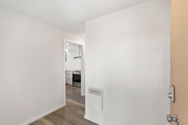 Building Photo - 211 3rd St S