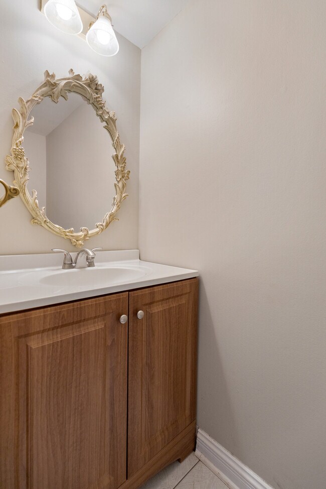 Building Photo - 3245 Gresham Ln E