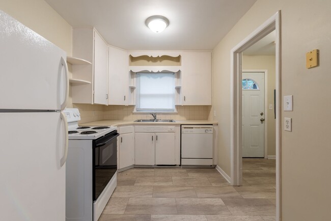Building Photo - Portland Duplex
