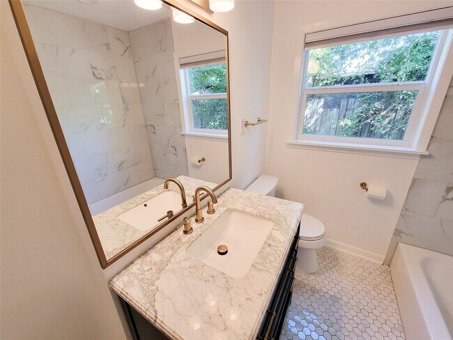 Building Photo - 9506 Vogue Ln