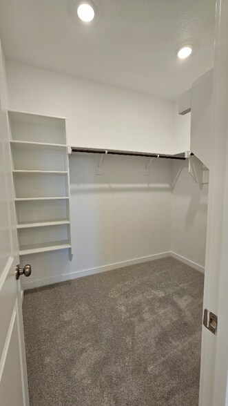 Building Photo - 6747 Welsh Dr