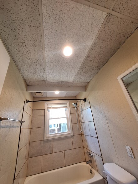 Building Photo - 1611 Clarice Way