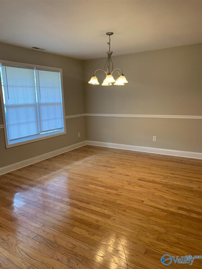 Building Photo - 211 Forrest Oak Ln