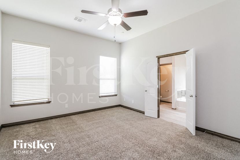 Building Photo - 15904 Tall Grass Dr