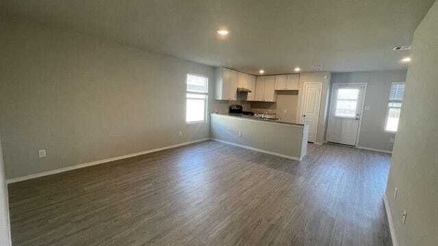 Building Photo - 430 Blue Stem Rd