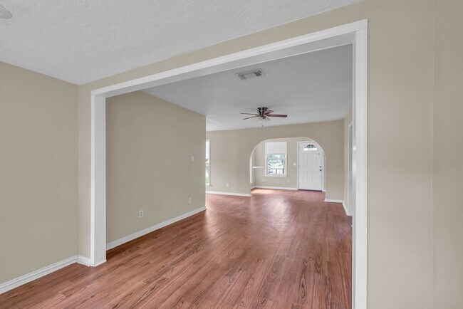 Building Photo - 7304 Kinney St
