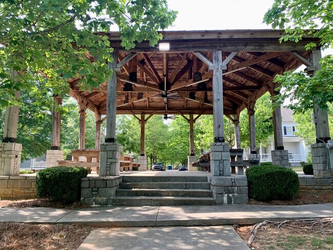 Building Photo - 4132 N Swann St