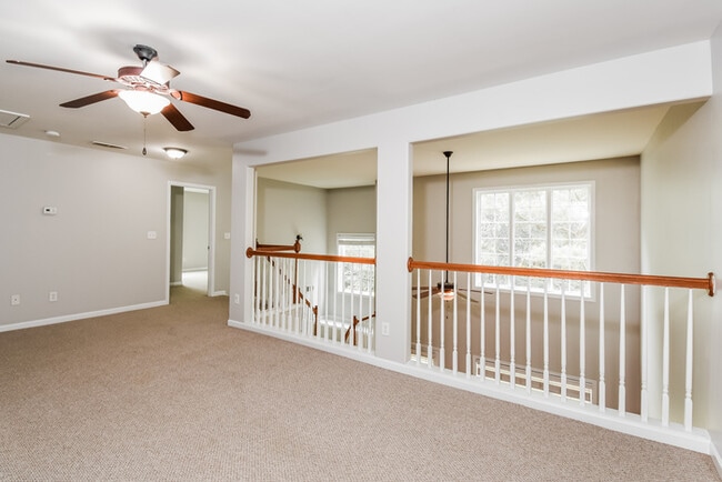 Building Photo - 6292 Colonial Vw