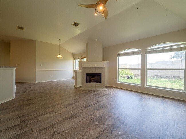 Building Photo - 1727 Rosenborough Ln S