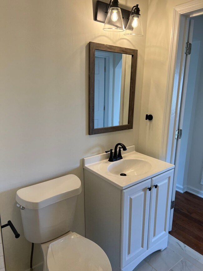 Building Photo - Newly renovated 2bed 2bath for rent!