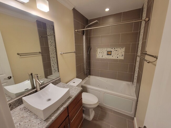 Building Photo - 127 Quincy Pl NE