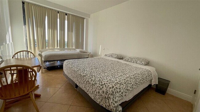 Building Photo - 151 Crandon Blvd