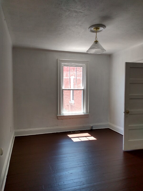 Building Photo - 1632 Virginia St E