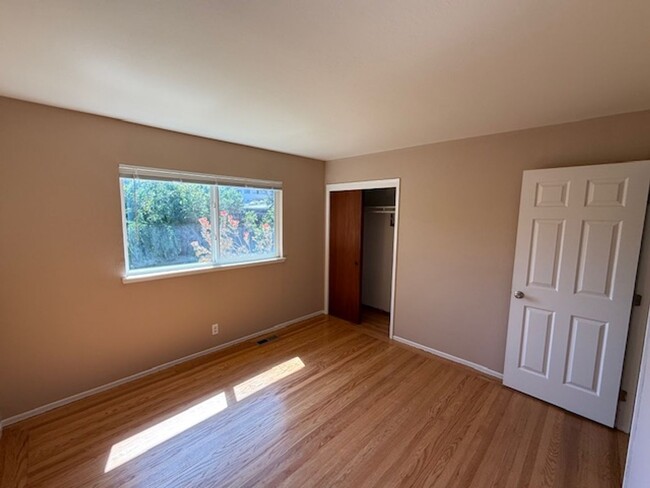 Building Photo - RENTED - 3 Bedroom Ranch Style Home in El ...