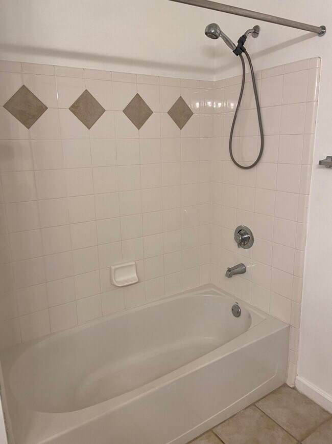 Building Photo - 9825 Baywinds Blvd