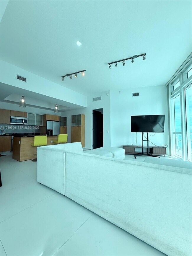 Building Photo - 480 NE 30th St