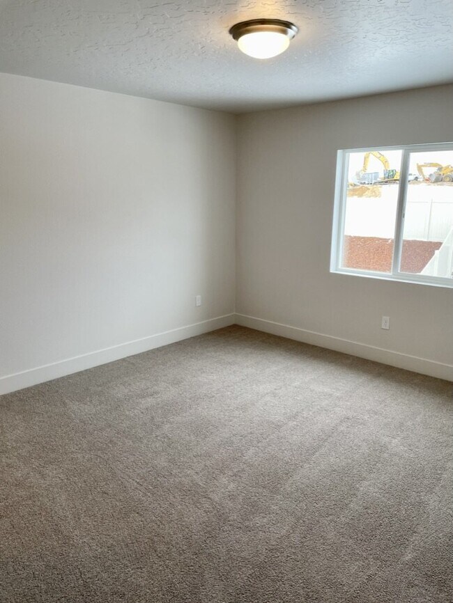Building Photo - "Spacious 4-Bedroom Home on East Caldera Street with 2.5 Baths and 2,498 Sq Ft of Comfort in Meri...
