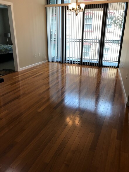 Living Room - 400 4th Ave S