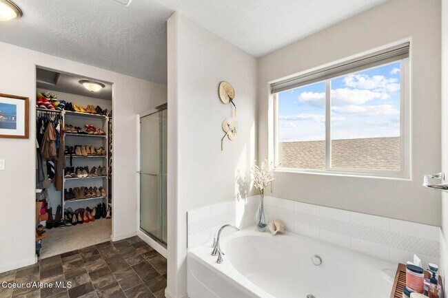 Building Photo - Spacious 4BR + Loft Home in Desirable North Place Community — Post Falls