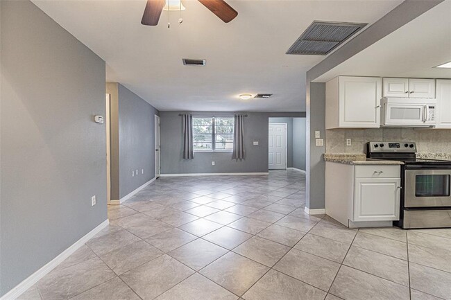 Building Photo - 1529 Larkin Rd