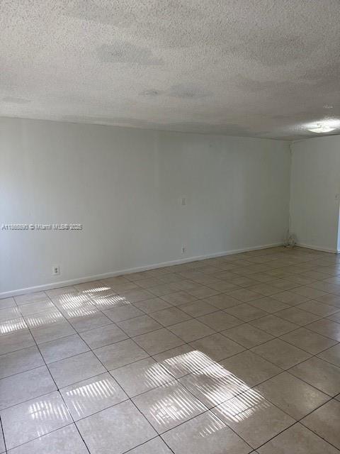 Building Photo - 3920 Woodside Dr