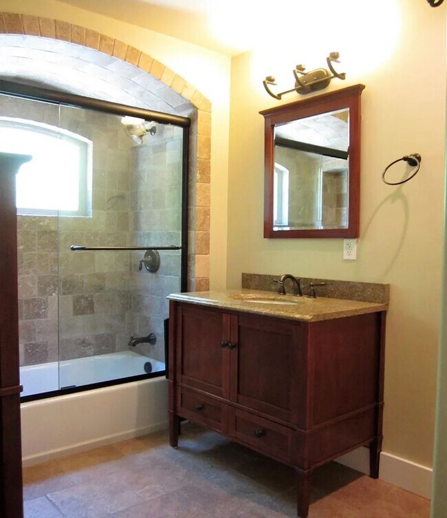 Building Photo - Charming Hillcrest Home with Private Yard in an Unbeatable Location