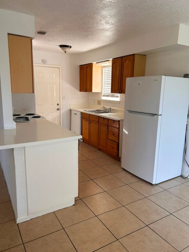 Building Photo - 6514 Summer Ridge Dr