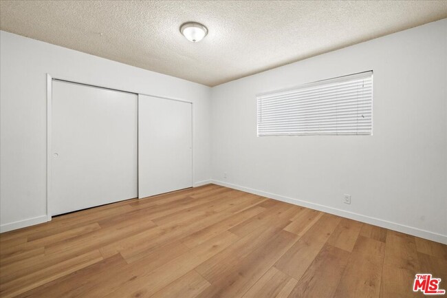 Building Photo - 934 6th St