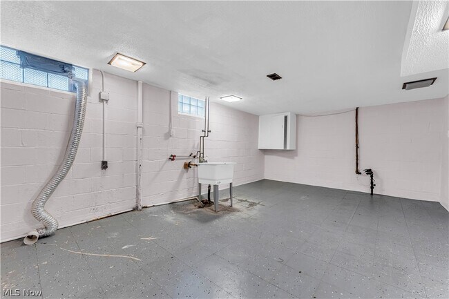 Building Photo - 4706 Dawnshire Ave