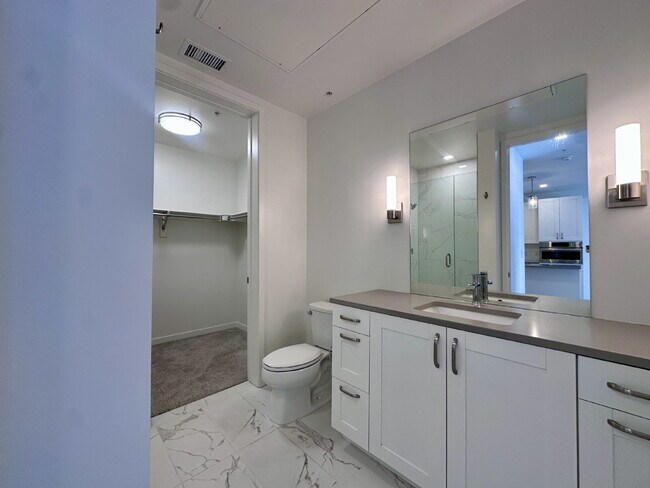 Building Photo - Stunning Denver Condo with Assigned Garage...