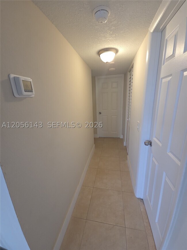 Building Photo - 2025 NE 164th St