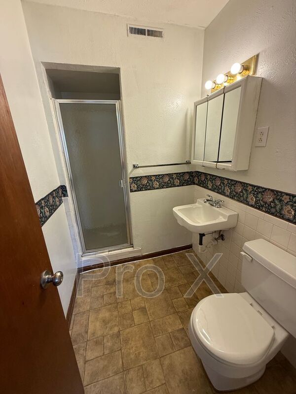 Building Photo - 1807 Grand