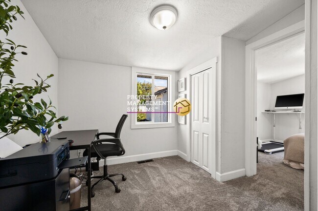 Building Photo - 3 Bedroom Salt Lake Bungalow For Rent