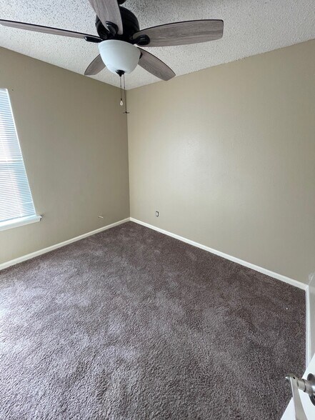 Building Photo - 4606 Wood Ave