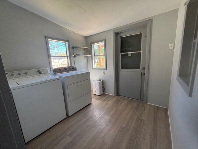 Building Photo - 301 19th Ave N