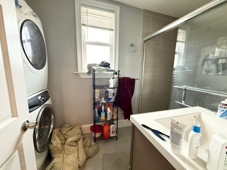 Building Photo - 12 Bickford Ave