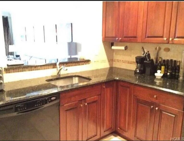 Building Photo - 3 Cross St