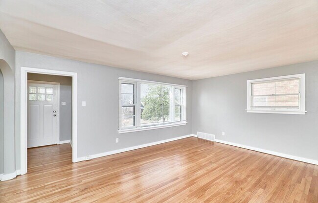 Building Photo - 7361 Melrose Ave