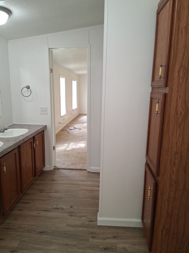 Building Photo - Charming 4BR Home in Cave Springs