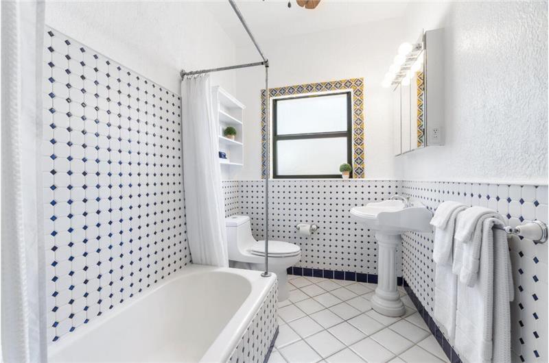 Building Photo - 400 33rd St