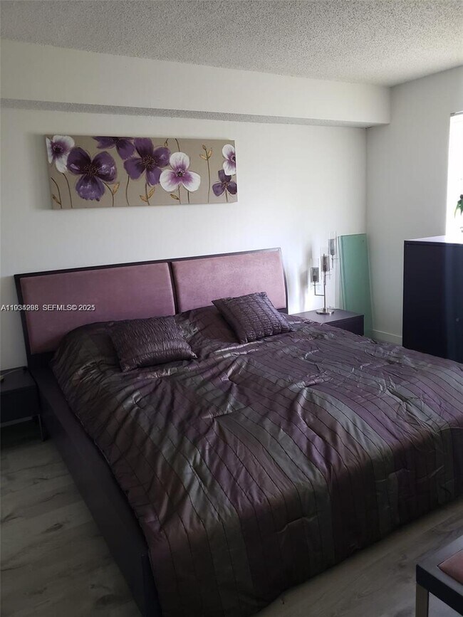 Building Photo - 4500 NW 99th Ct