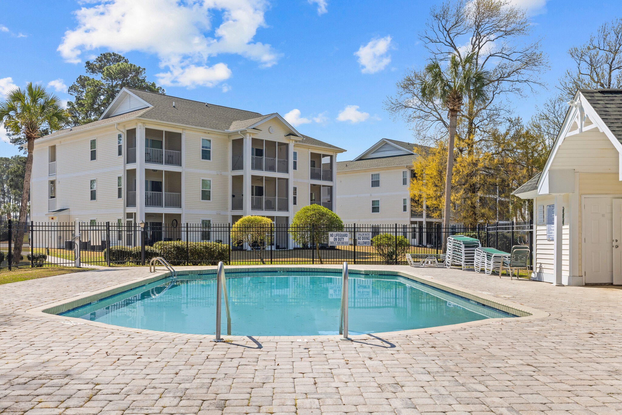 Building Photo - 557 White River Dr