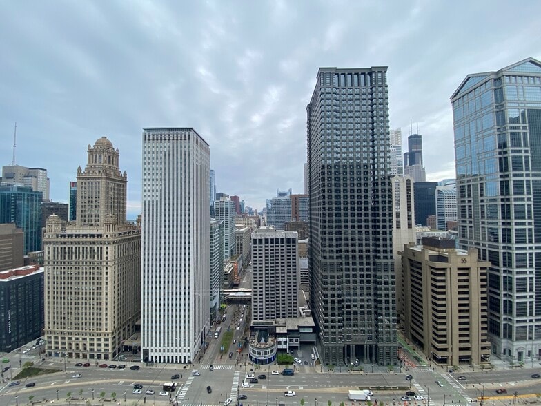 Building Photo - 300 N State St