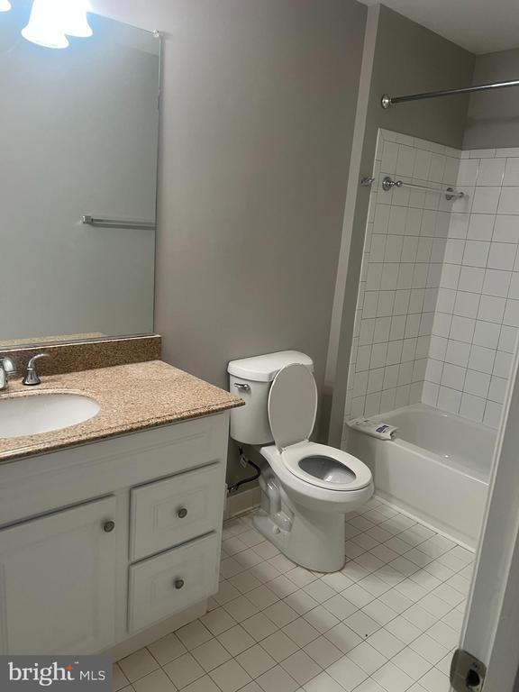 Building Photo - 9138 Mineola Ct